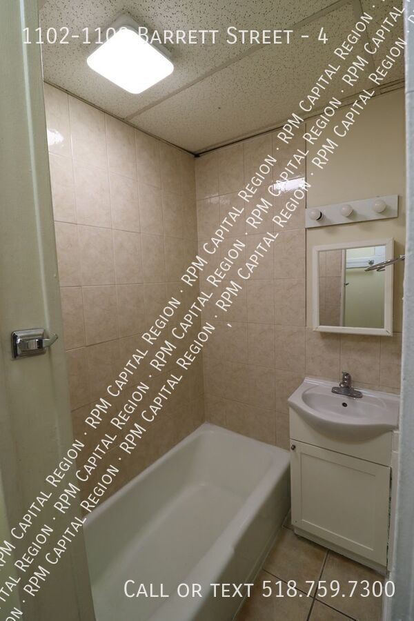 Foto del edificio - 1102-1108 Barrett Street-4