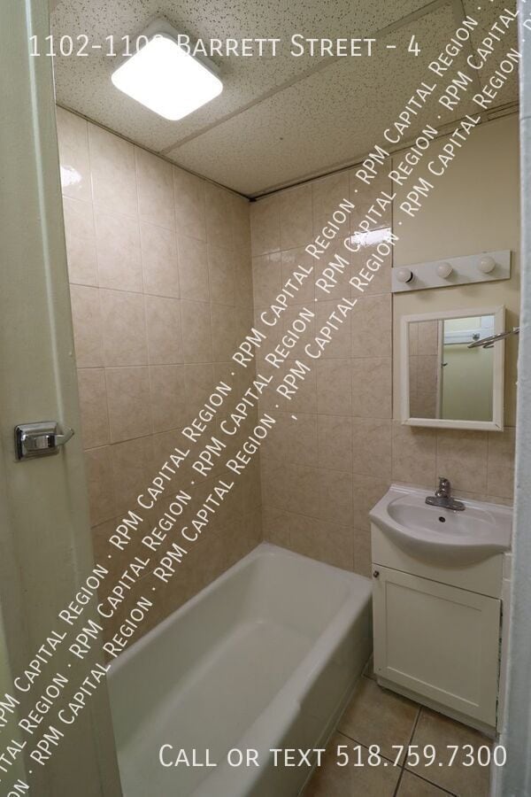 Building Photo - 1102-1108 Barrett Street-4