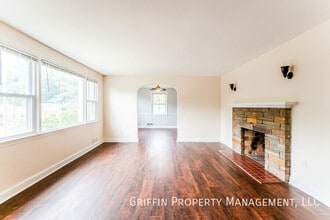 Building Photo - 3505 Everest Dr