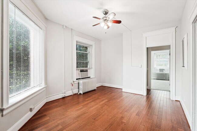 Foto del edificio - 150 Seaton Pl NW