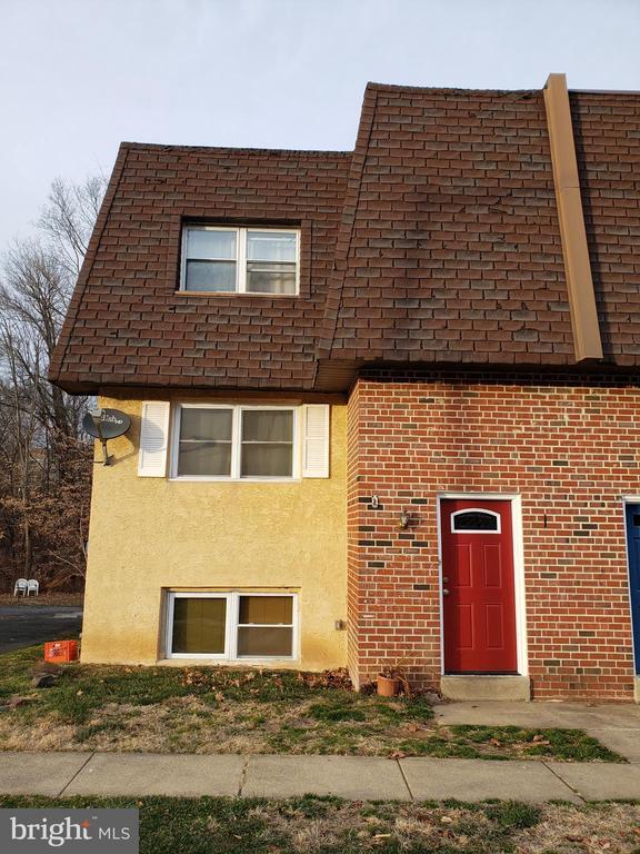 Building Photo - 155 Meadowbrook Ln