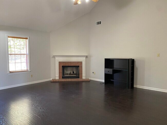 Foto del edificio - 8276 Red Creek Dr