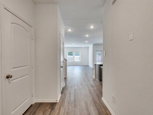 Foto del edificio - 24863 Springbluff Vly