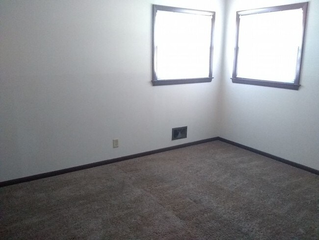 Building Photo - 5906 N 69th St