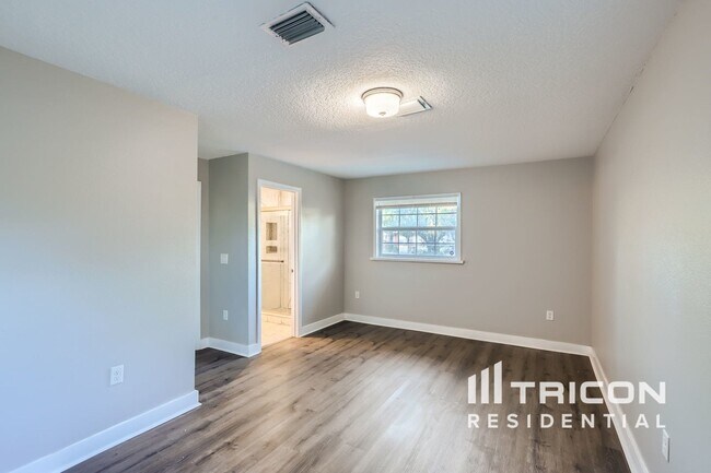 Foto del edificio - 667 Encino Way