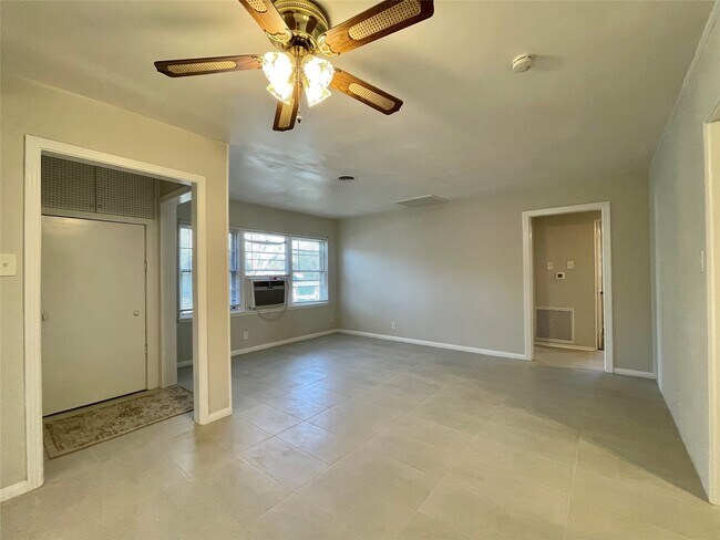 Foto del edificio - 1112 Southampton Dr