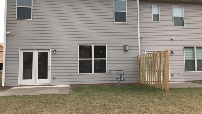 Foto del edificio - 3 BEDROOM TOWNHOME IN OAKWOOD!