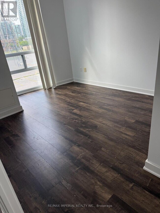 Photo du bâtiment - 5740 Yonge St