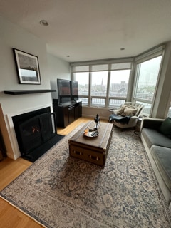 Primary Photo - 557 Columbus Ave