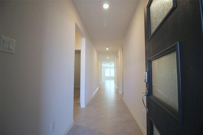 Foto del edificio - 514 Ellwood Terrace Ln