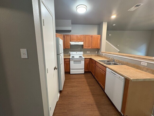 Foto del edificio - Newly Renovated Town-home
