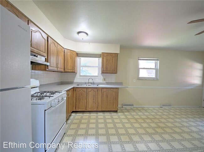 Building Photo - 3 br, 1.5 bath House - 744 Mary Jo Lane