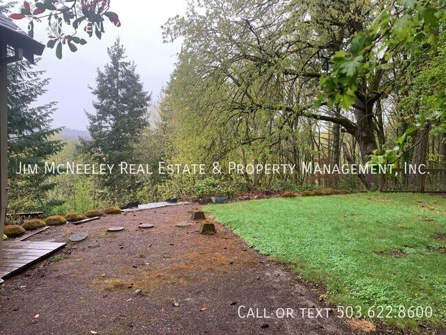 Building Photo - Spectacular 6 Bedroom Home in West Linn wi...