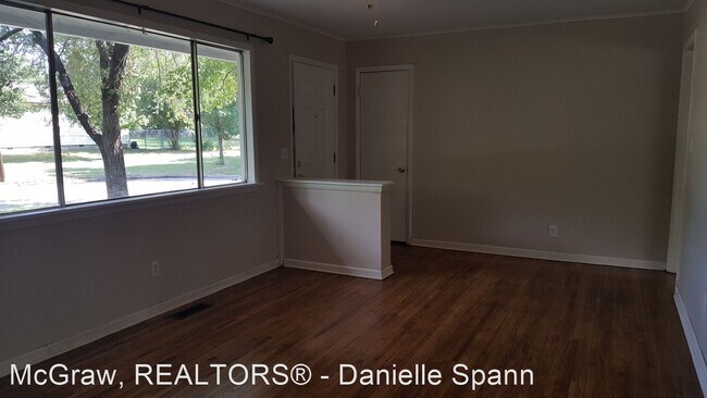 Building Photo - 3 br, 1 bath House - 617 E Fort Worth Pl