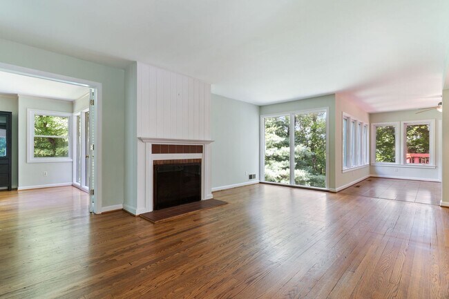 Foto del edificio - Spacious Mid Century Modern Arlington Home | Prime Location Near Clarendon & Metro