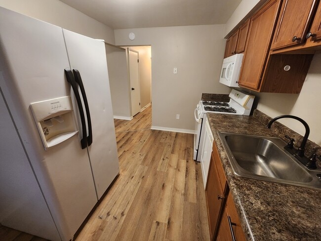 Building Photo - 120 W Forest Ave