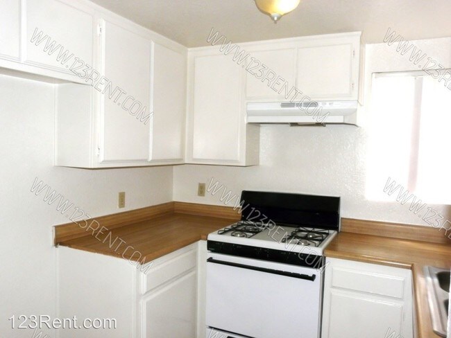 Building Photo - 43917 Challenger Way