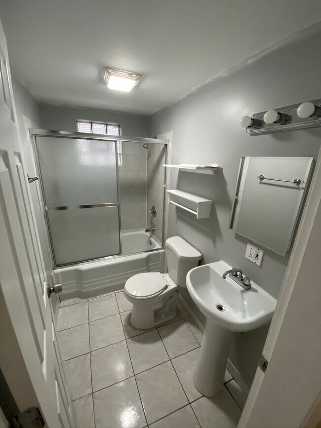 BATHROOM - 1649 W 38th St