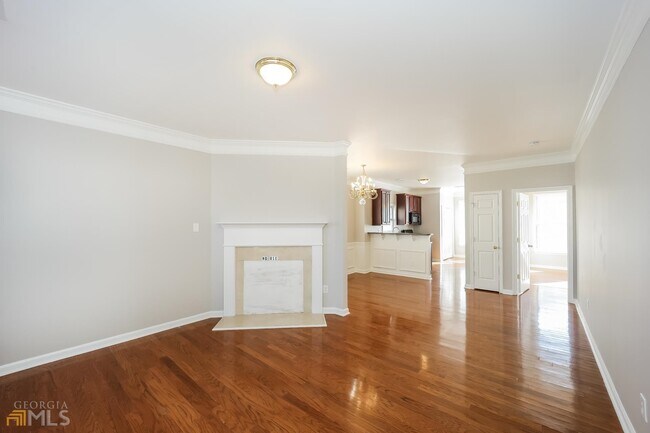 Foto del edificio - 7840 The Lakes Dr