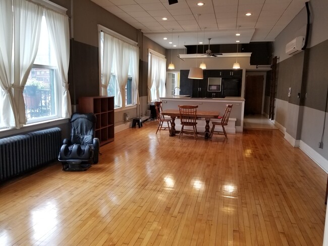 Foto del edificio - 203 E 7th St