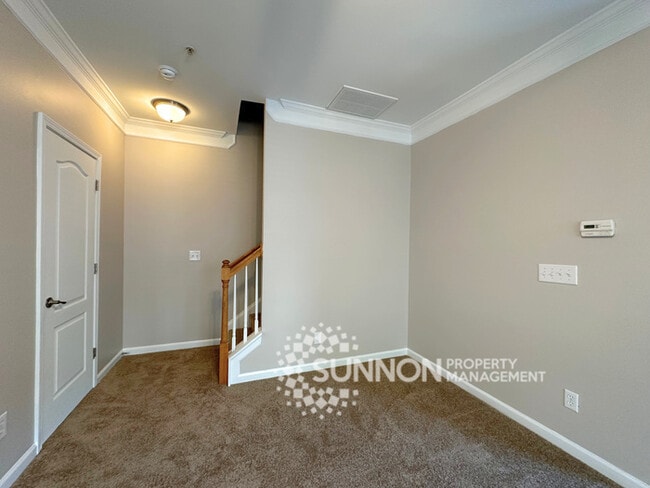 Foto del edificio - 3 Bedroom 2.5 Bathroom Townhome Near Unive...