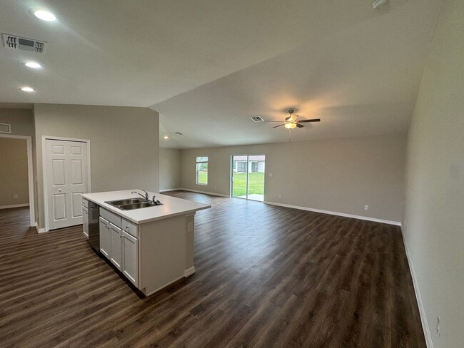 Foto del edificio - Brand New 4BR/2BA Home in Cape Coral – Law...