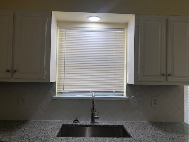 Fresh backspash and granite - 608 Willow Dr