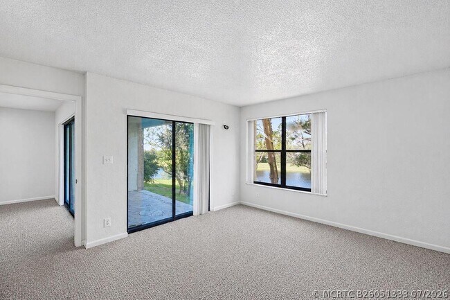 Foto del edificio - 2322 S Cypress Bend Dr