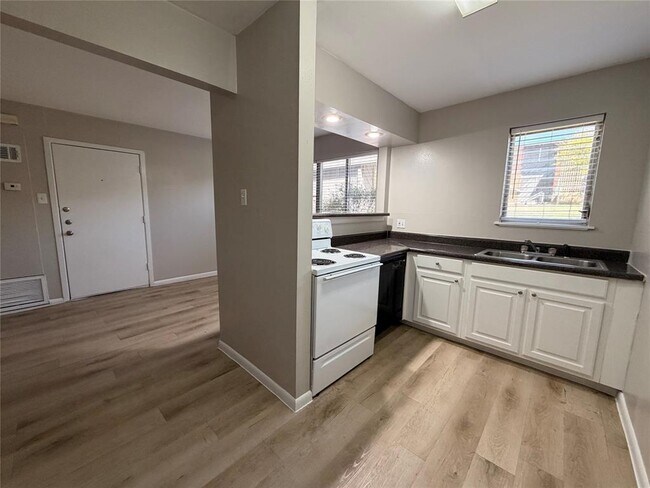 Foto del edificio - 3304 Red River St