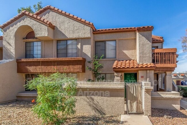 Building Photo - 818 S Westwood