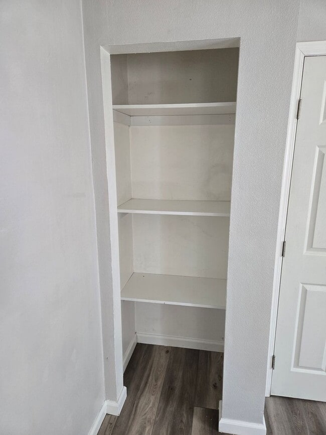 Building Photo - Studio Apartment Located in the Heart of D...