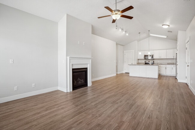 3 bedroom 2 bath with vaulted ceilings - Meadows at American Fork