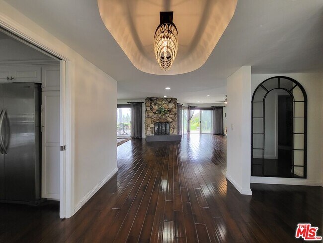 Foto del edificio - 8697 Hillcrest Rd