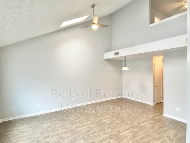 Foto del edificio - 23 Riverchase Dr