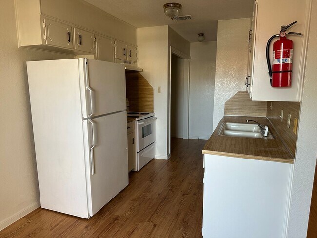 Foto del edificio - 3705 Hereford Ln