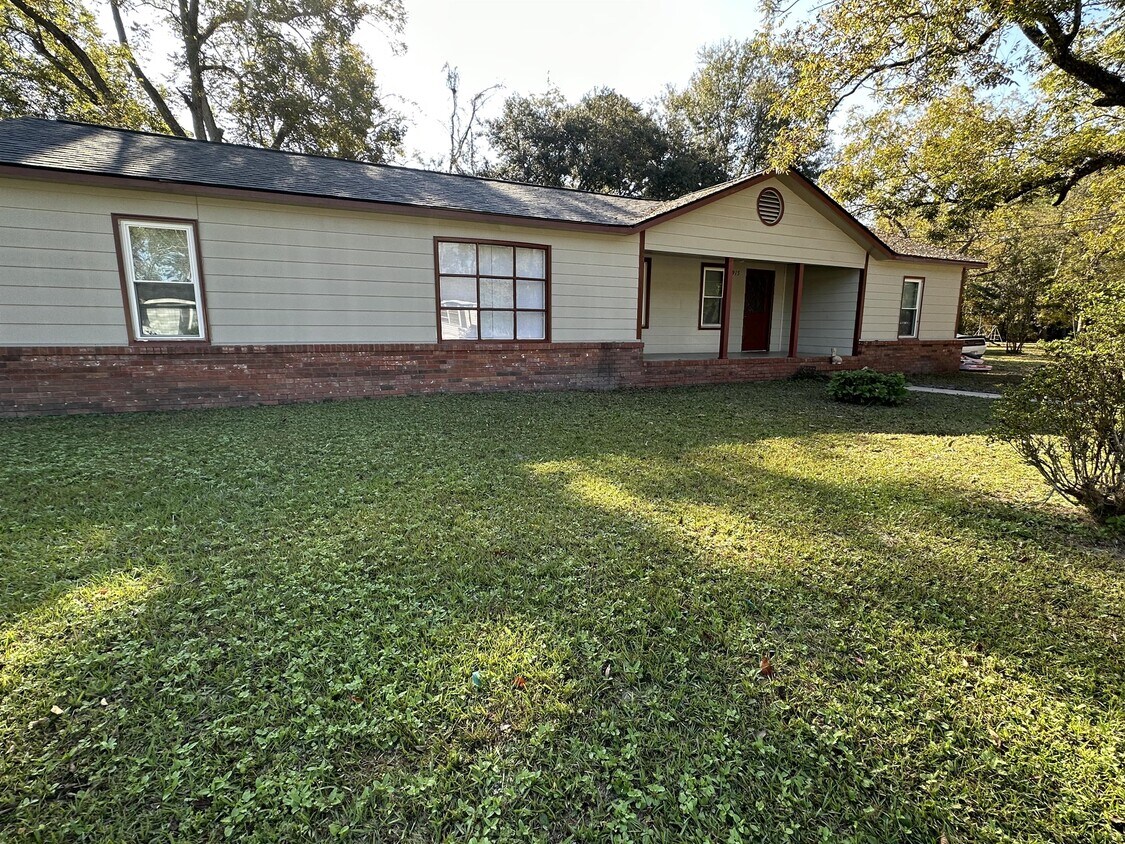 915 Wilfred St, Waycross, GA 31503 House Rental in Waycross, GA