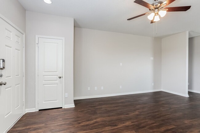 Building Photo - 6627 Dayridge Ln