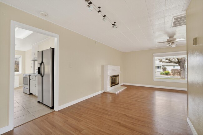 Building Photo - 259 Gloria Dr