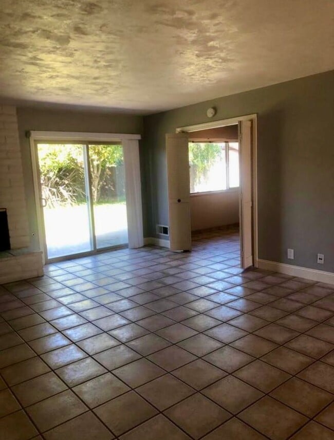 Building Photo - Montecito Estates 3 Bed/ 2 Bath Home