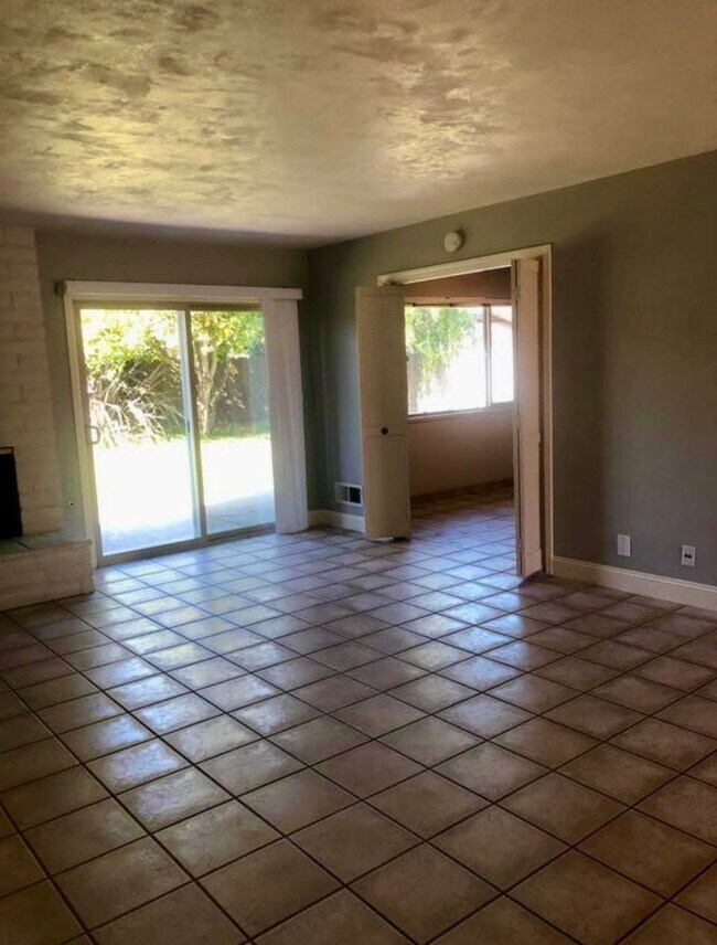 Foto del edificio - Montecito Estates 3 Bed/ 2 Bath Home