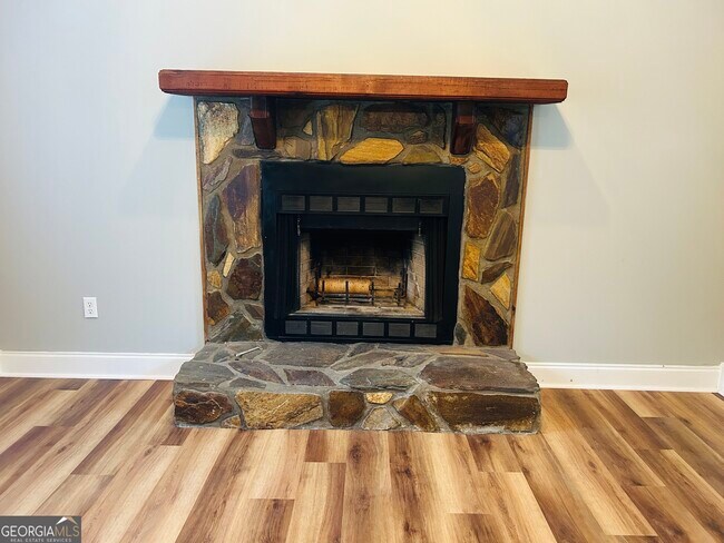 Foto del edificio - 207 Hillcrest Dr