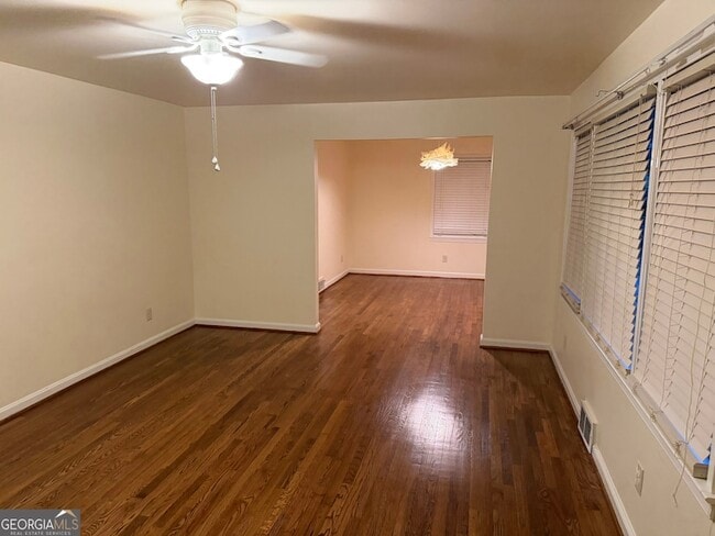 Building Photo - 2022 Woodbine Terrace NE