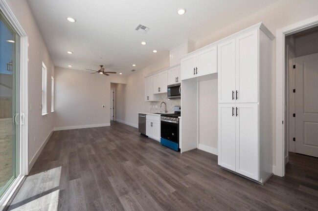 Foto del edificio - 9024 Brea Wy