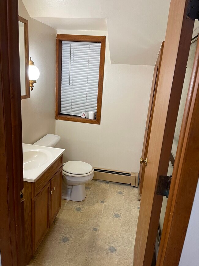 Bath - 822A Washington St