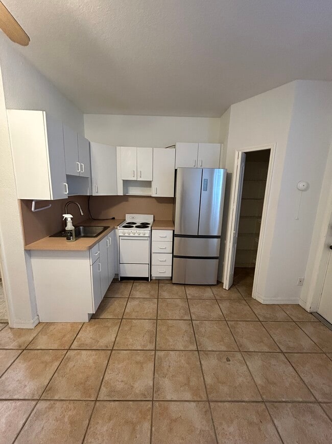 Building Photo - 2817 SW 143rd Pl