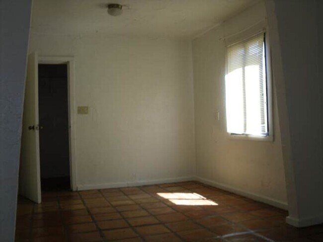 Foto del edificio - 504 W Brown St