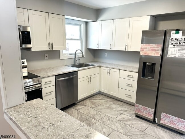 Foto del edificio - 28 Beardslee Hill Dr