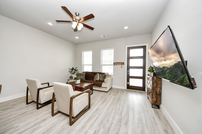 Foto del edificio - 9017 Lonestar Creekbend Ln