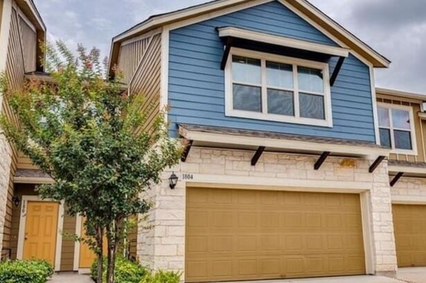 2 car garage - 1620 Bryant Dr