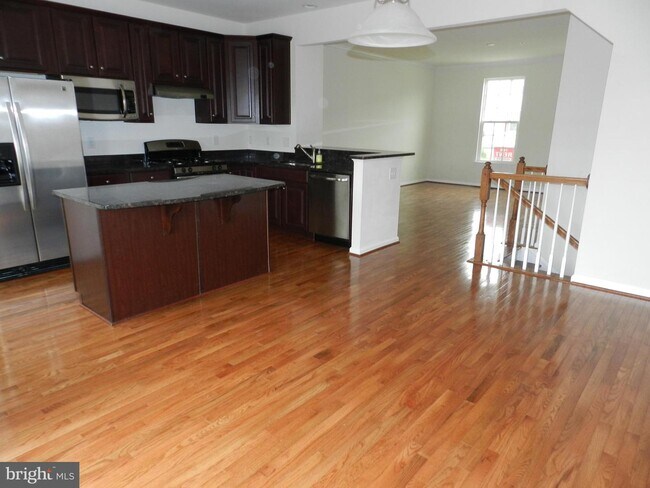 Building Photo - 905 Susan Cir